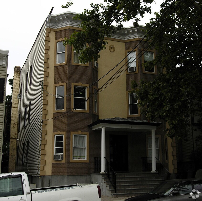 Building Photo - 410 Locust St