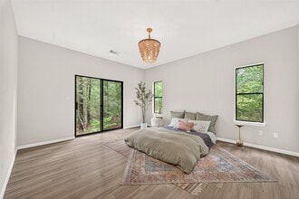 Building Photo - 41 Creek Forest Ln