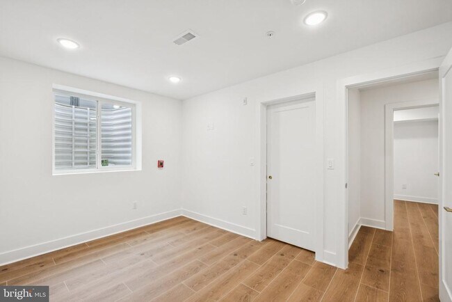 Foto del edificio - 5034 Florence Ave