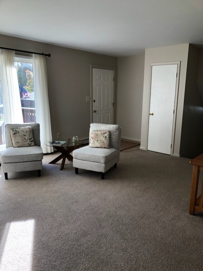 Building Photo - 322 Droz Dr