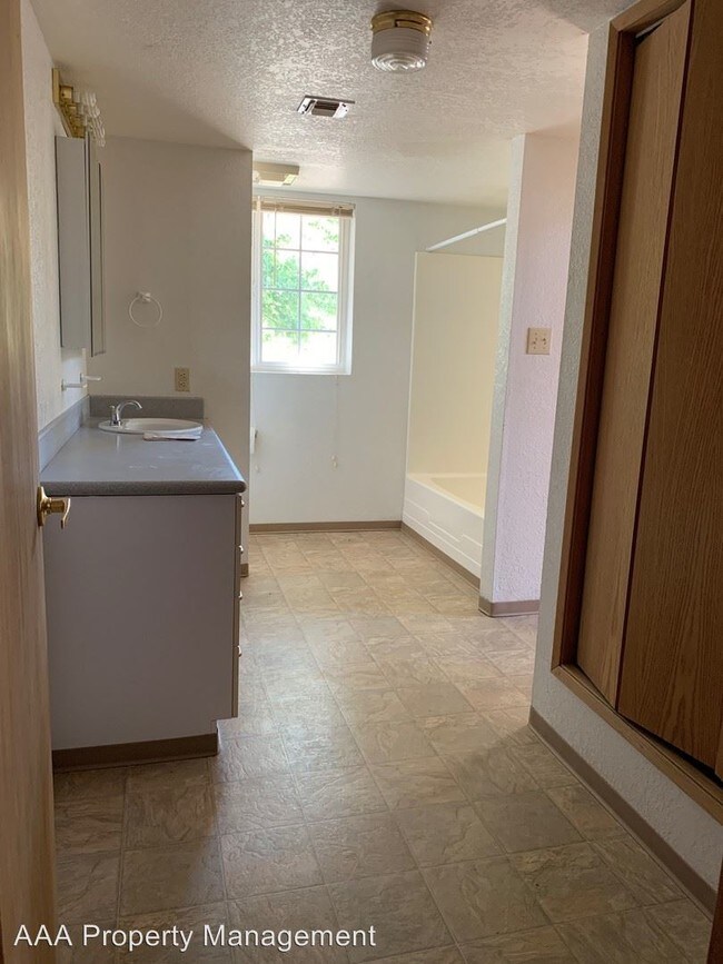 Foto del edificio - 5 br, 3 bath House - 402 Mountain View Blvd.