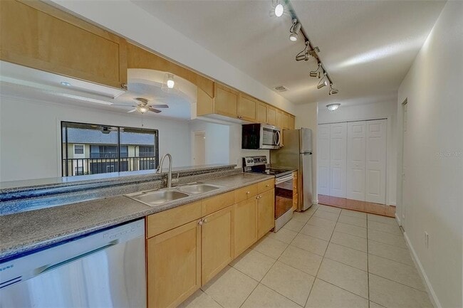 Foto del edificio - 10195 Sailwinds Blvd N