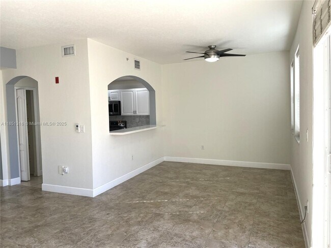 Foto del edificio - 8858 W Flagler St