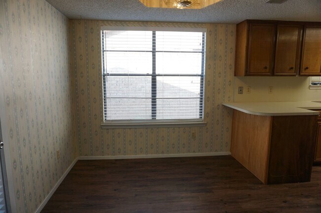 Building Photo - 5923 10th Dr