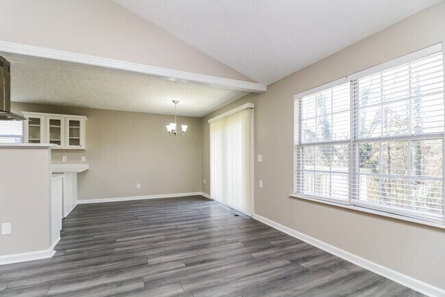 Foto del edificio - 648 Ransom Village Way