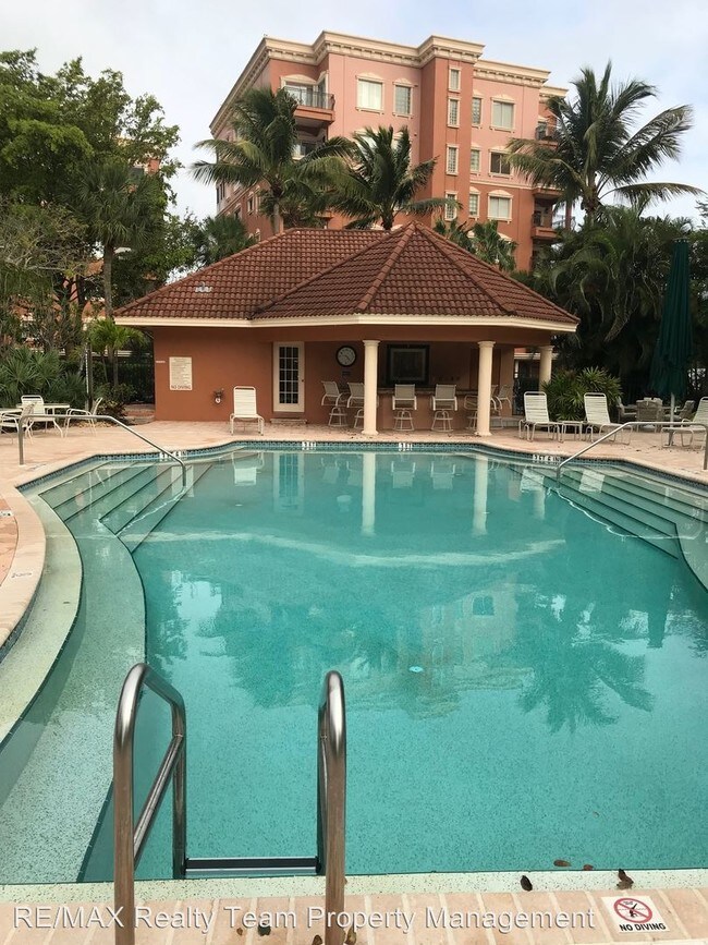 Building Photo - 3 br, 2.5 bath House - 14819 Laguna Dr. #303
