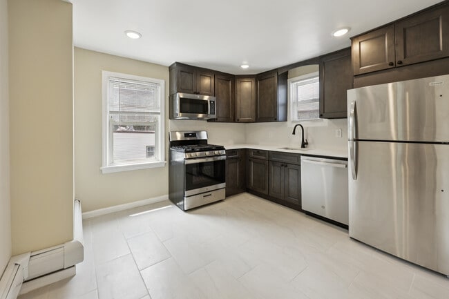 Photo - 325 7th St House