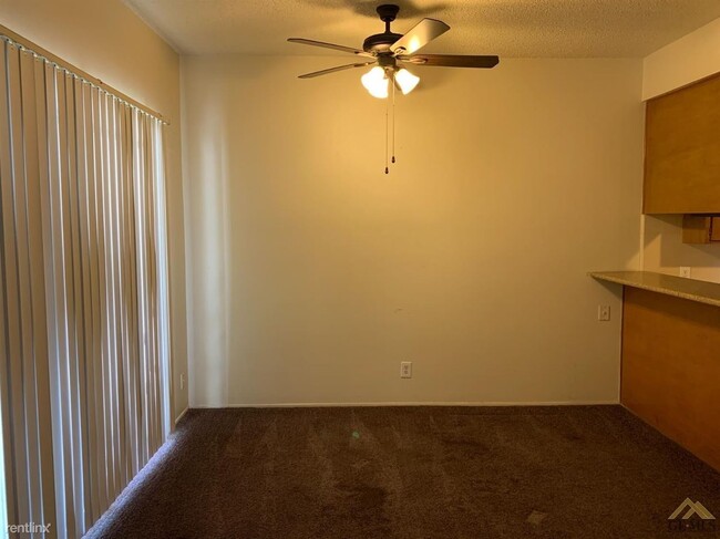 Foto del edificio - 3800 Stockdale Hwy