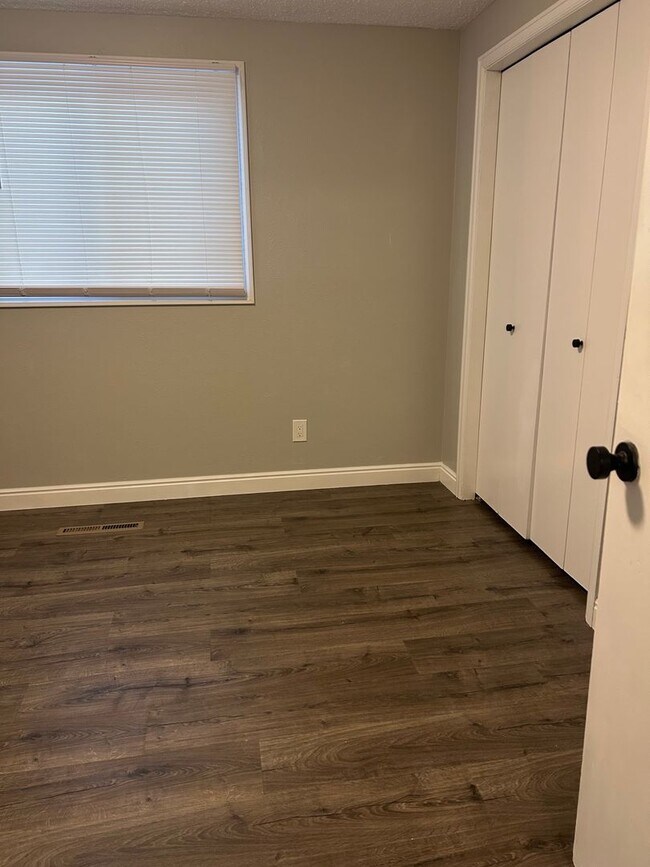 Foto del edificio - Spacious and Updated 3B in Old Town West!