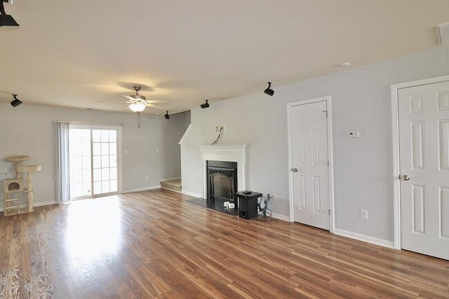 Foto del edificio - 198 Collinwood Dr