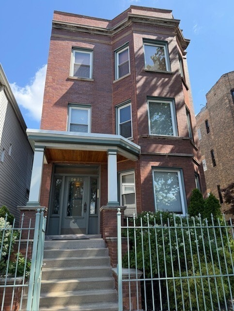 Building Photo - 1632 W Nelson St