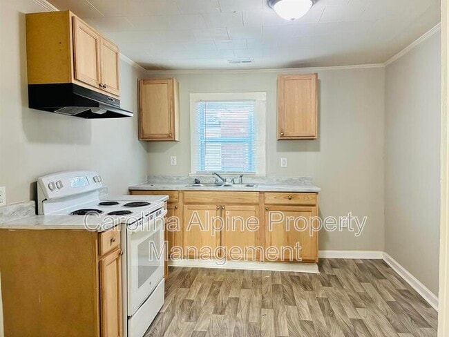 Building Photo - 410 Carolina Ave