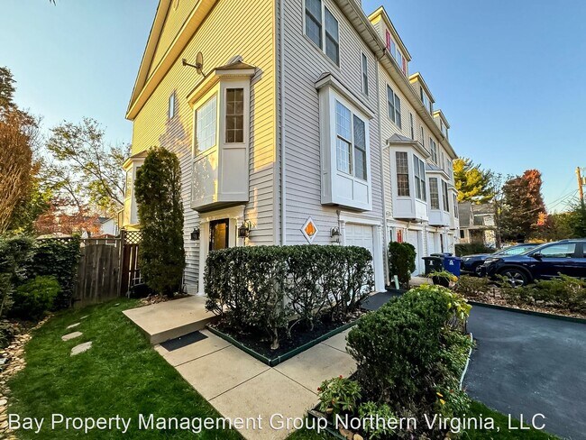 Foto del edificio - 4 br, 3.5 bath House - 414 Wayne St.