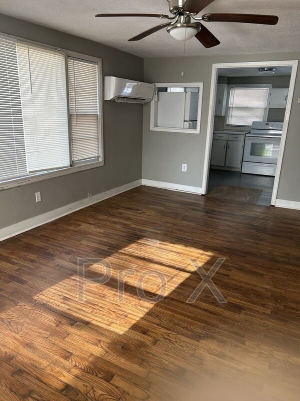 Foto del edificio - 611 E 20th St