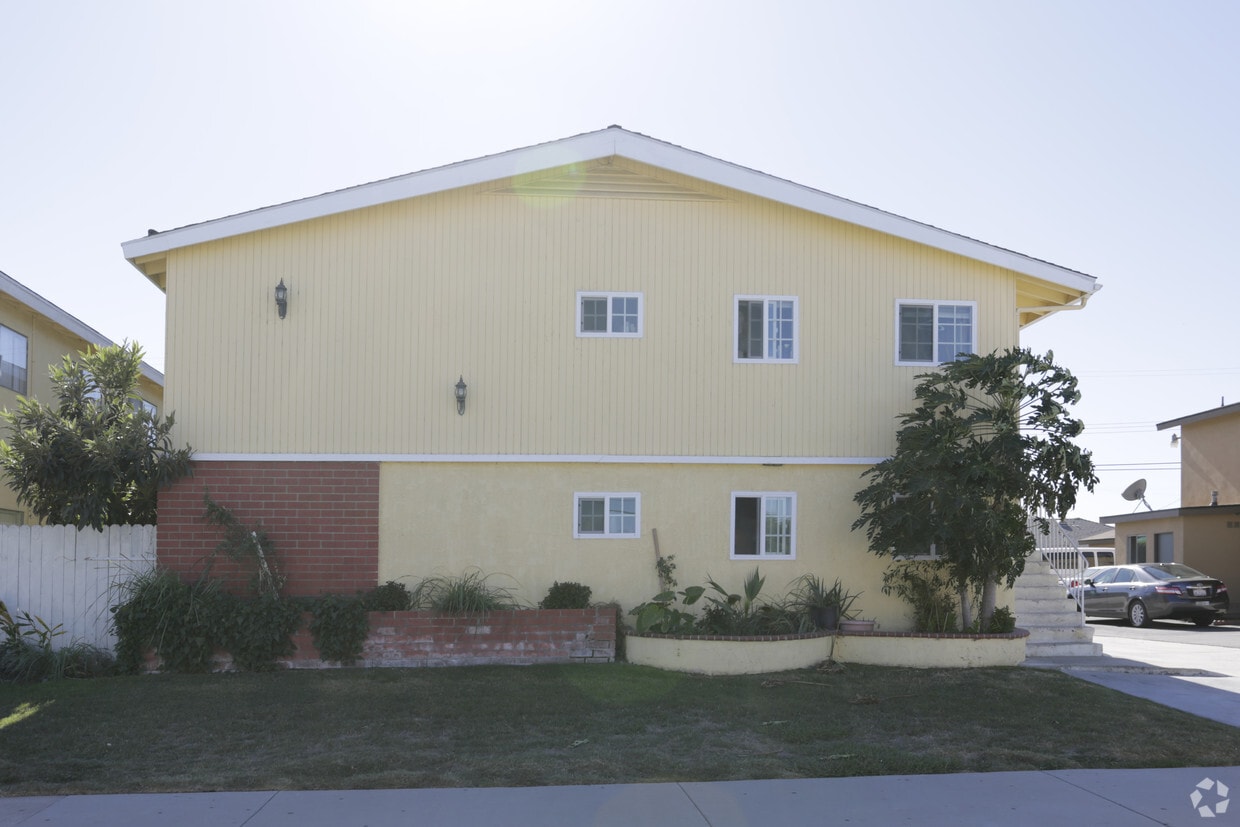 Building Photo - 10140 McFadden St