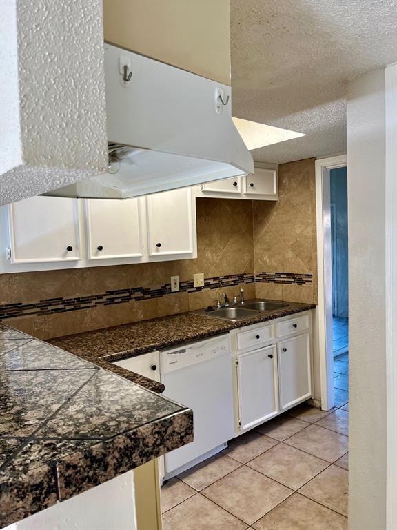 Building Photo - 7700 Creekbend Dr