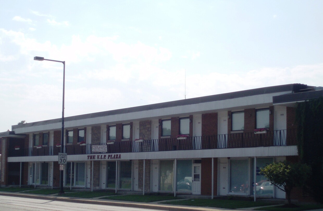 Primary Photo - 45 W Saint Charles Rd