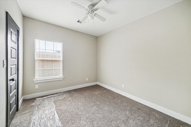 Building Photo - 301 Owens St