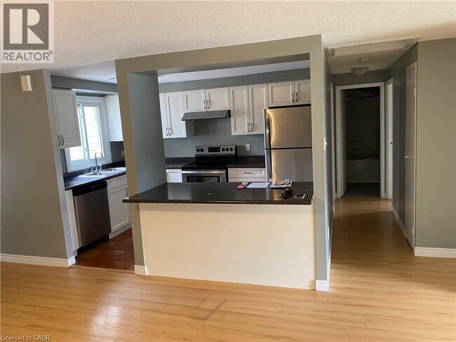 Building Photo - 65 Glamis Rd