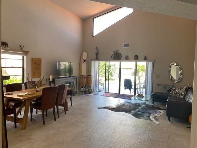 Building Photo - 2579 La Lique Cir