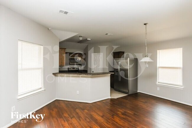 Foto del edificio - 1206 Jewel Ln
