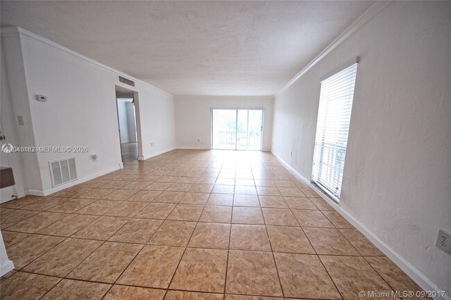 Building Photo - 6900 N Kendall Dr
