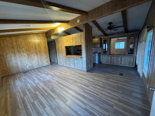 Foto del edificio - 3060 E Ames Ave