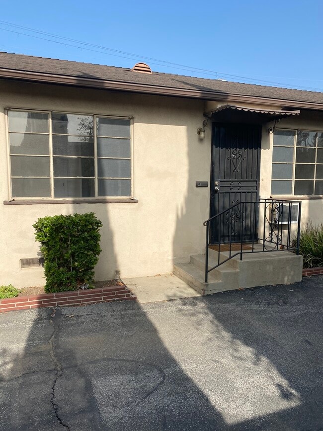 Building Photo - 1412 Benito Ave