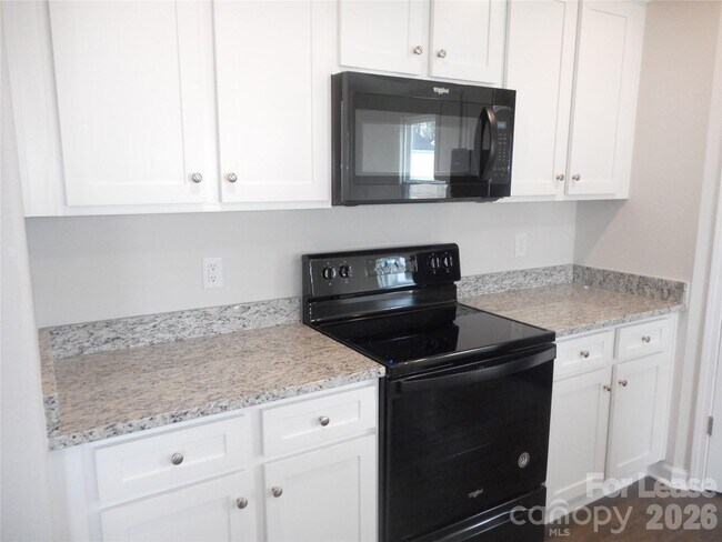 Building Photo - 2219 Latimer Ln