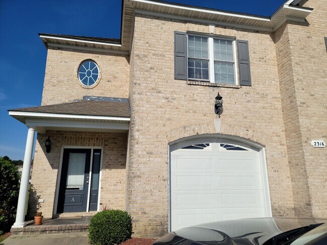 Building Photo - 2316 Dovedale Dr