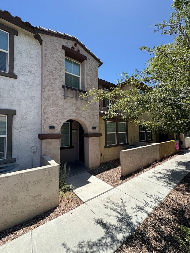 Foto principal - Unique opportunity! Rent a townhouse in a ...