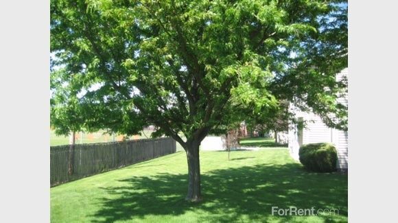 Building Photo - 2bed, 1bath, 950 Sq.ft. apartment (2nd Flo...