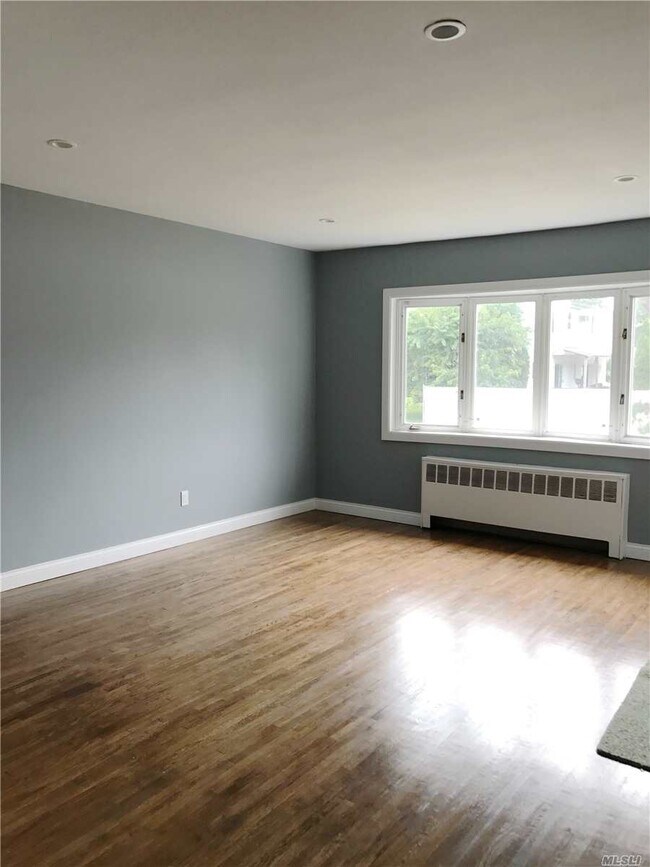 Building Photo - 495 Morris Dr