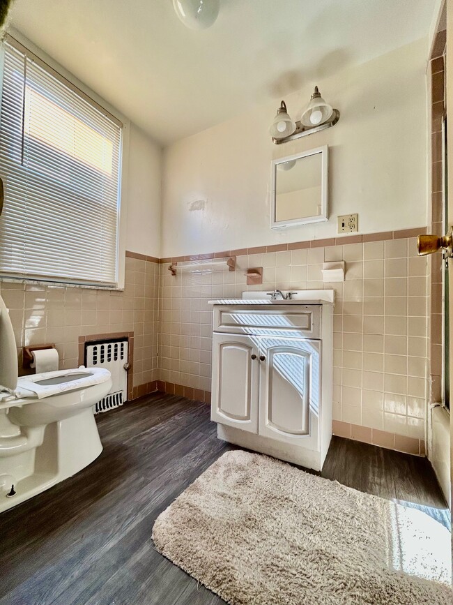 Building Photo - 516 Norwood St