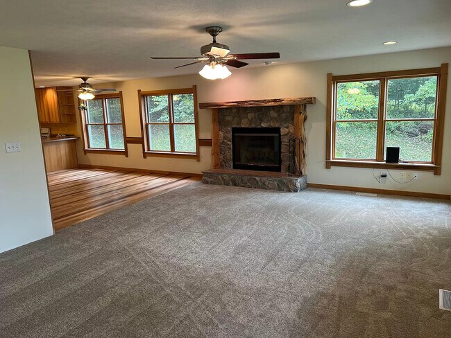 Building Photo - 1425 County Rd 300 W