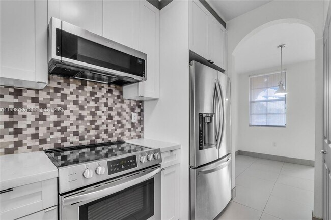 Foto del edificio - 1720 NE 33rd Ave