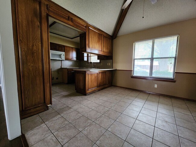 Building Photo - 3 bedroom 2 bath home with shed in Southland!