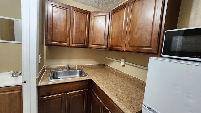 Foto del edificio - 7900 S Orange Blossom Trail