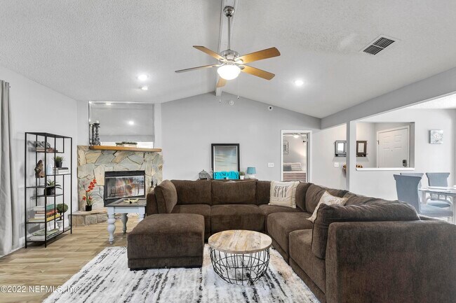 Building Photo - 11530 Sweetwater Oaks Dr W