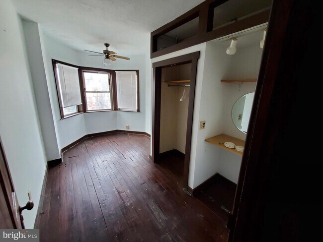 Building Photo - 522 S 18 1/2 St