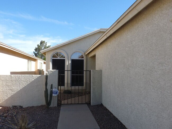 Foto del edificio - NW side home - won't last long!
