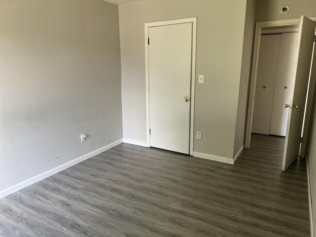 Building Photo - 5786 Aftonshire Dr