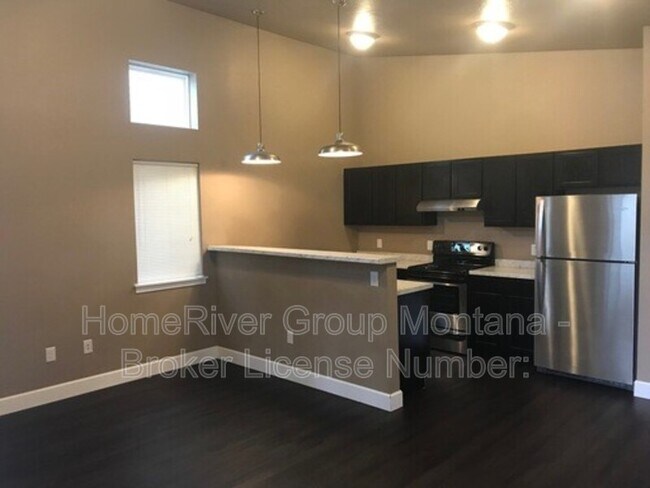 Foto del edificio - 825 Charlo St