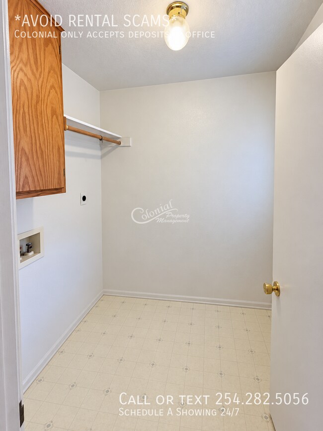 Building Photo - 1111 Circle M Dr