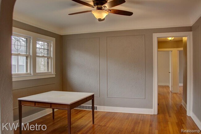 Building Photo - 575 W Breckenridge St