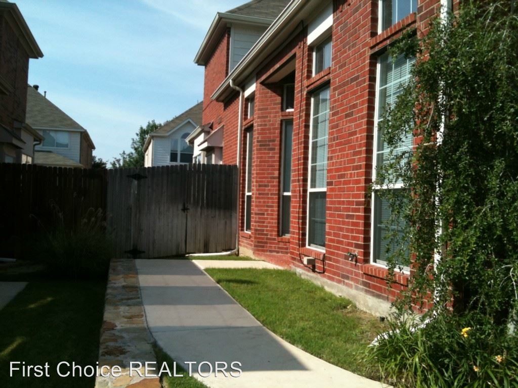 Primary Photo - 11517 Chaucer Dr
