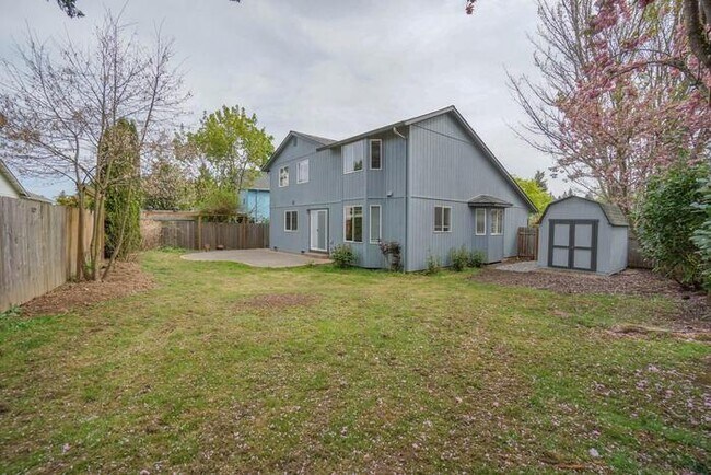 Foto del edificio - BEAUTIFUL FOUR BEDROOM LOCATED IN THE SHERWOOD SUB DIVISION