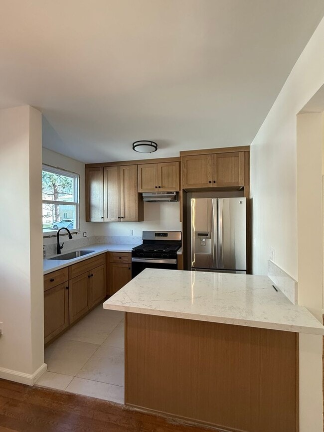 Building Photo - 4131 W Toluca Lake Ave