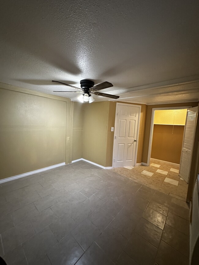 Building Photo - 1325 Hidalgo St