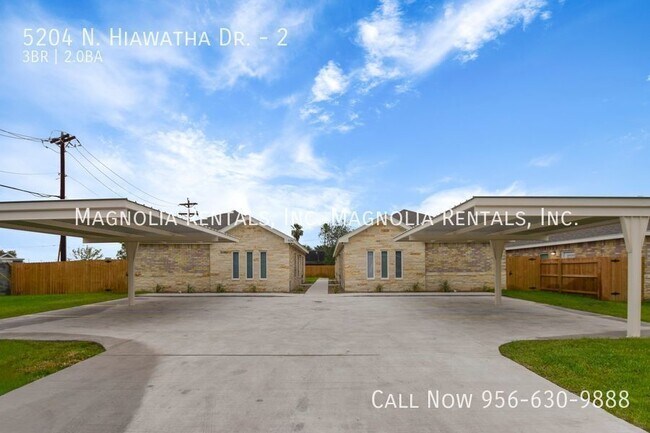 Building Photo - 5204 N Hiawatha Dr
